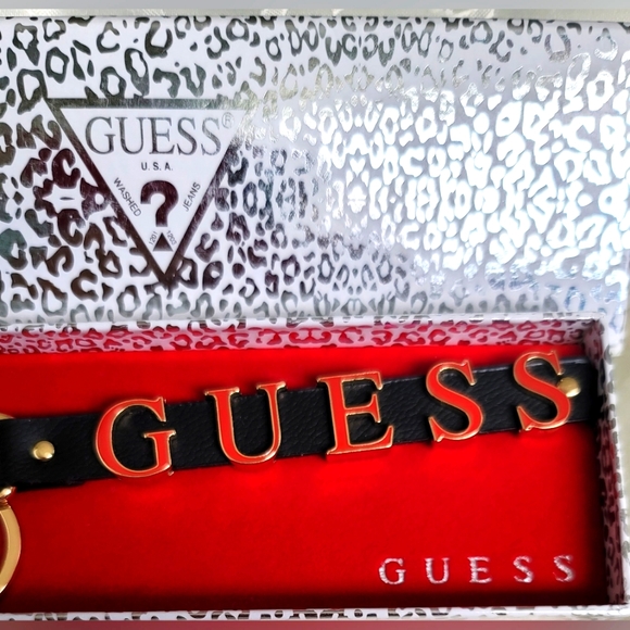 💥 Guess bag charm 💥 - Picture 1 of 13